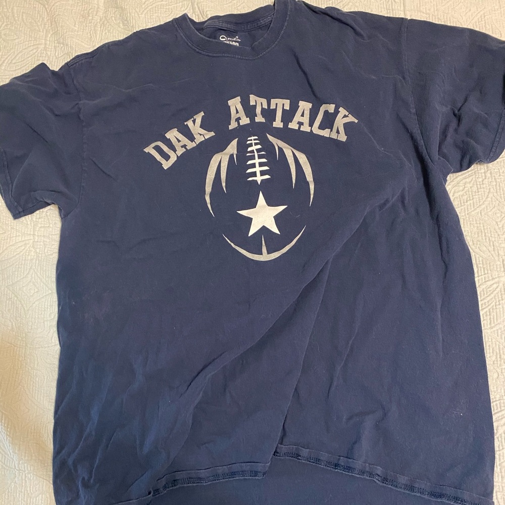 DALLAS COWBOYS “DAK ATTACK” T SHIRT. ADULT XL